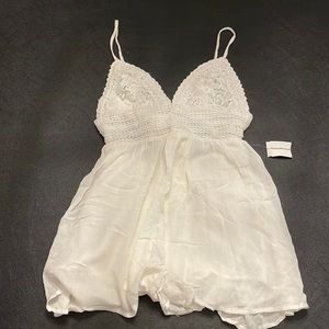 NWT. ILLA ILLA Off White Sexy Summer Romper